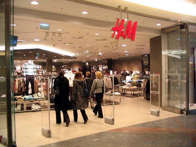 Hennes & Mauritz, w skrócie H&M - tej marki przedstawiać nie trzeba