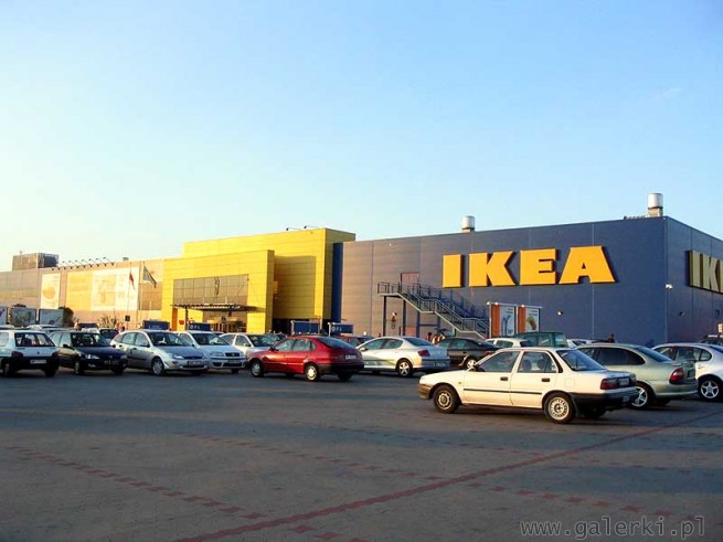 Parking pod Centrum IKEA jest duży i wygodny