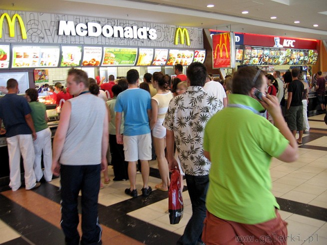 McDonalds - pośród licznych fast foodów tutaj jest największy ruch.