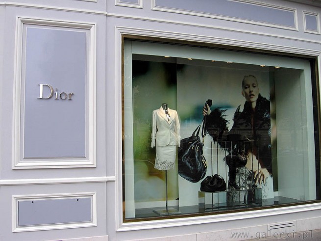 Christian Dior - francuski projektant, założyciel domu mody. Ten dom mody na paryskiej ...