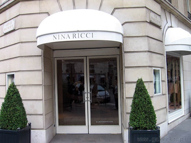 Perfumeria Nina Ricci na Avenue Montaigne. Nina Ricci to francuska kreatorka mody ...