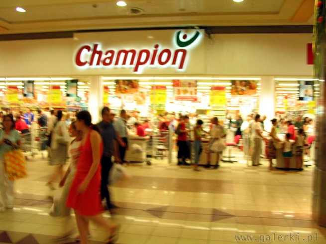 Champion - delikatesy, supermarket. Bardziej selekcjonowany niż duże molochy typu Auchan