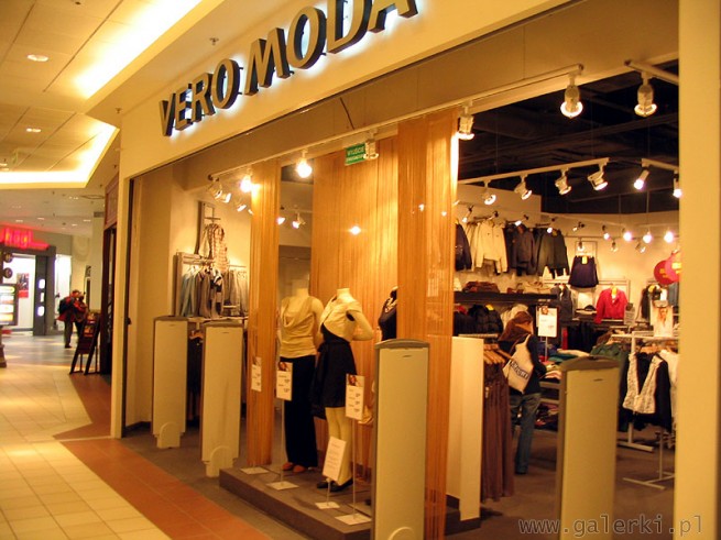 Vero Moda to międzynarodowa firma podobna nieco do Jeans Club, C&A czy Reserved. ...