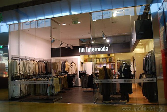 W salonach Intermoda oferowana jest tzw. męska odzież formalna z trzech linii: ...