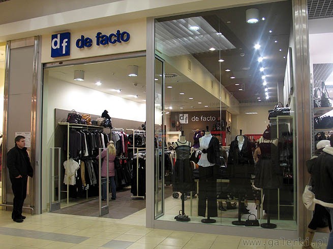 De Facto - firma powstała w 1995 roku, proponuje ubrania dla dziewczyn i młodych ...
