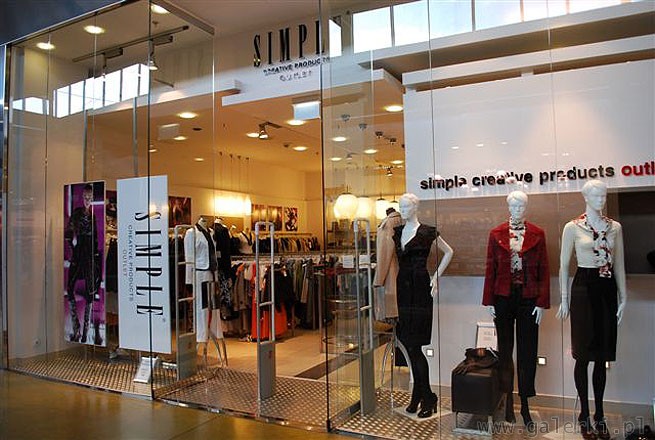 To sklep wiodącej polskiej firmy proponującej kobietom modną odzież dwóch projektantek: ...