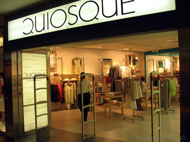 QUIOSQUE ubrania tylko dla kobiet. Pod tym hasłem QUIOSQUE prowadziło akcje marketingowe. ...