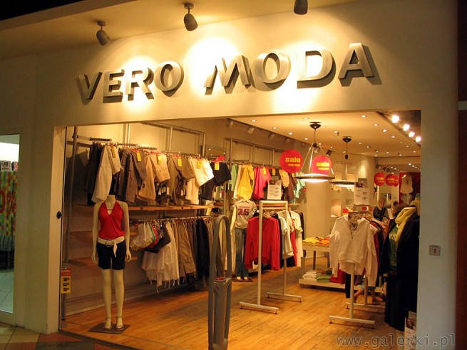 Vero Moda to duńska firma. Prosty styl i klasyczna elegancja. Popularny sklep wśród ...