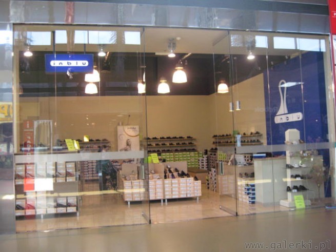 Inblu jest znanym na polskim rynku sklepem oferującym obuwie dla każdego. Bogactwo ...