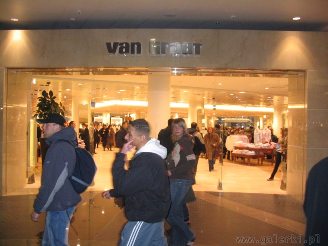 Van Graaf sklep z odzieżą po raz pierwszy w Warszawie. Do tej pory był tylko ...