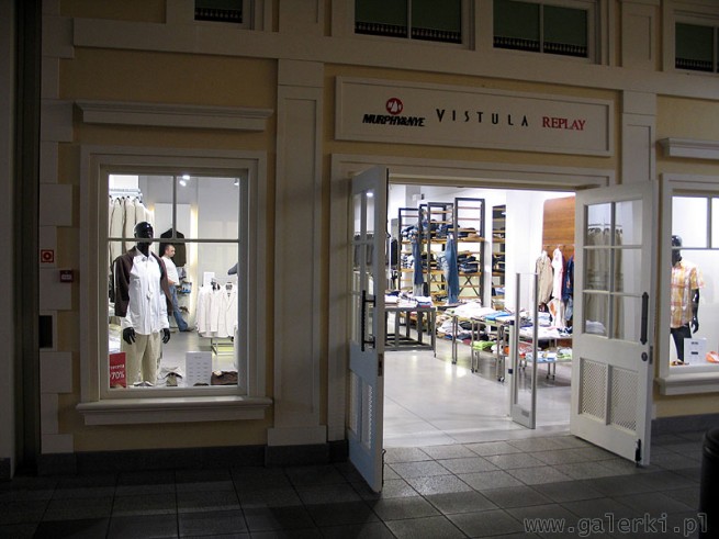 Vistula współpracuje z Murphy & Nye - producentem odzieży o charakterze sportowym. ...