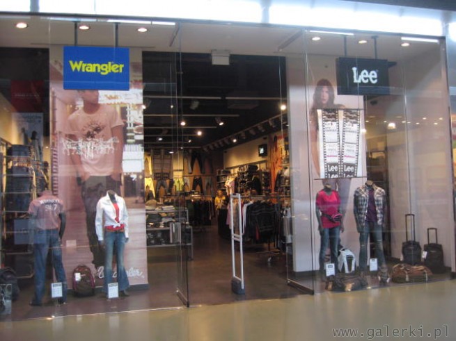 Wrangler Lee - podobnie jak w przypadku innych firm produkujących odzież jeansową ...